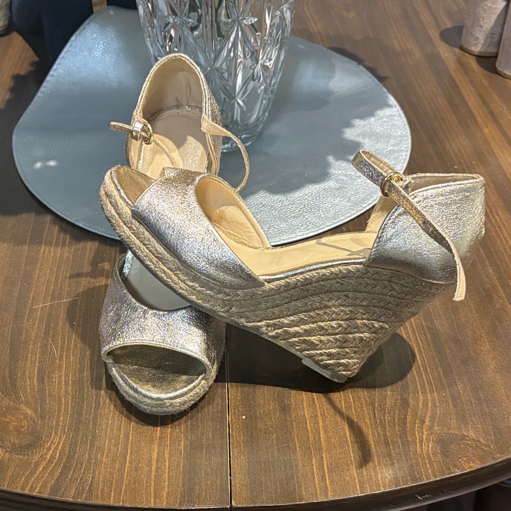 Elegant Gold Wedge Sandals Size 7